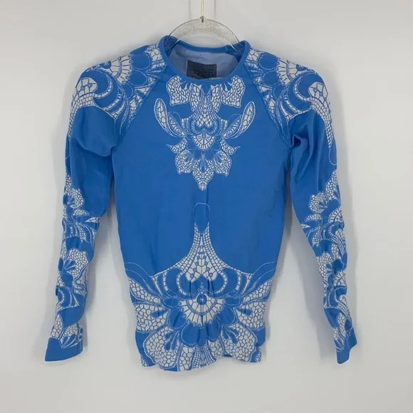 Athleta Women's Blue & White Print Seamless Long Sleeve Athletic Shirt Small - Picture 2 of 8